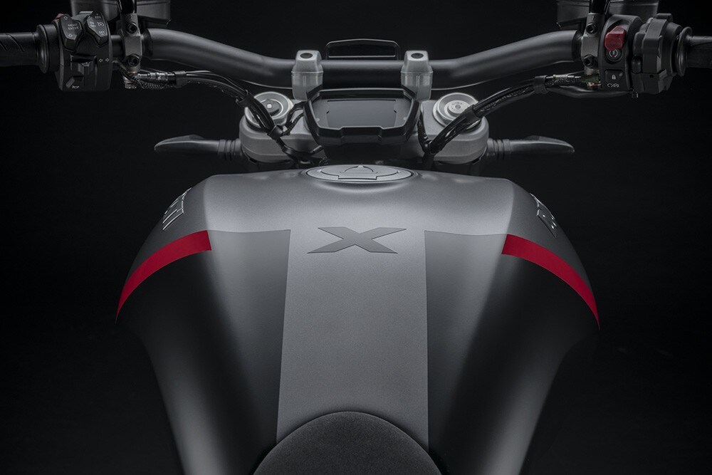 La Ducati XDiavel si veste di nero